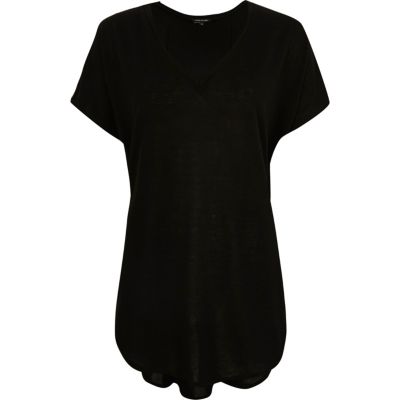 Black knitted V-neck circle t-shirt